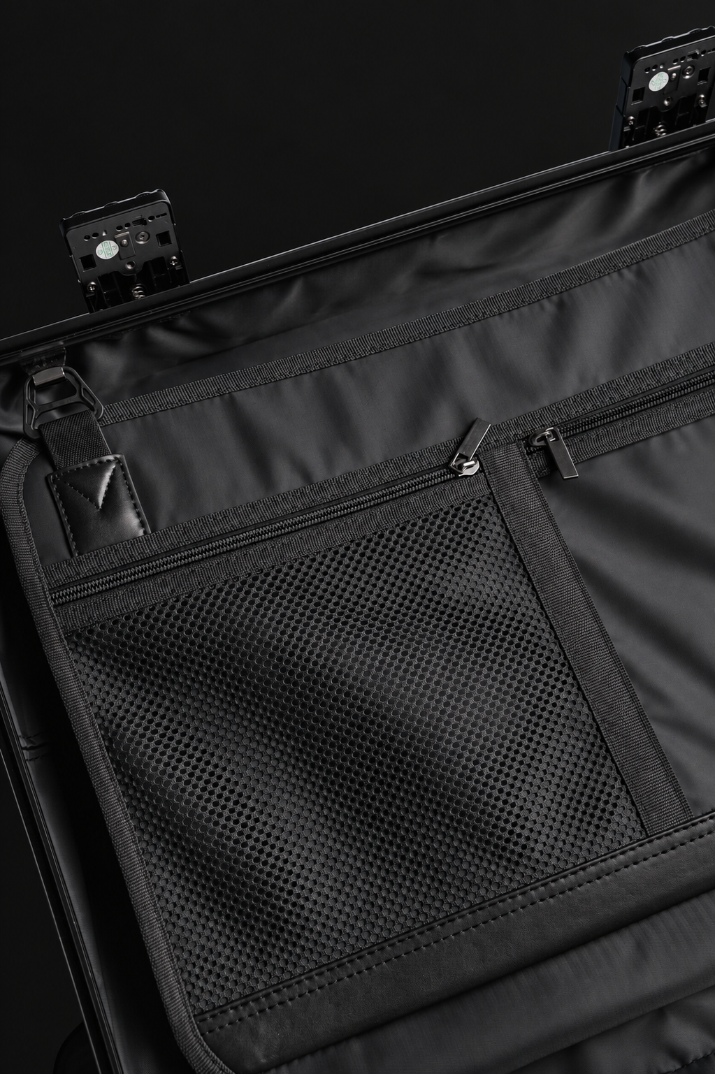 B-2 Carbon Trunk™—Cabin 20"