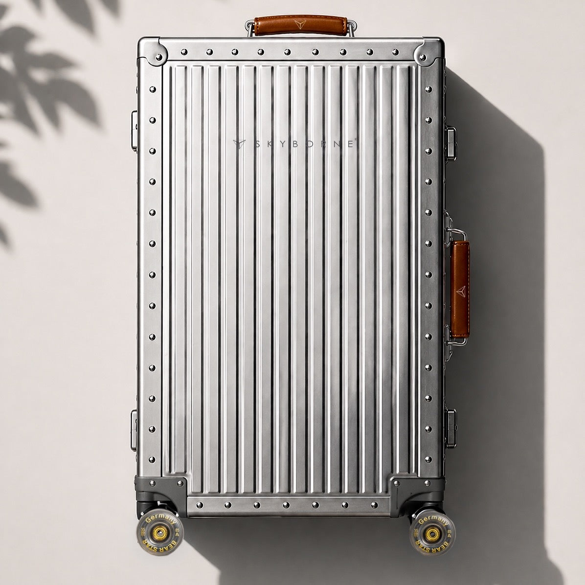 1935 H1 Silver Trunk™ — Grand 26” - Second Image