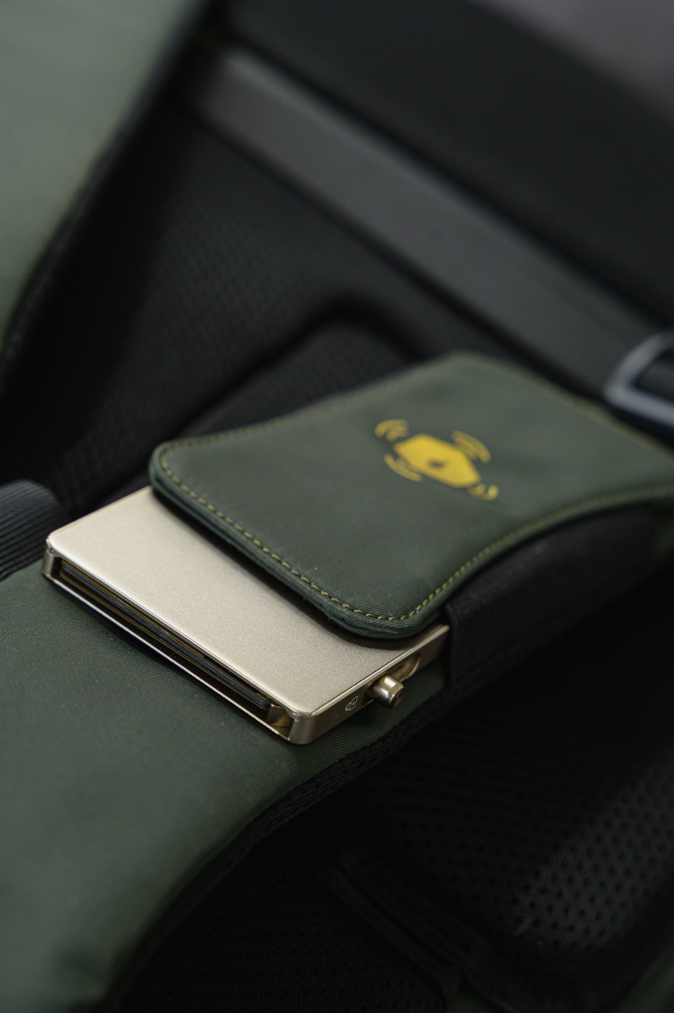 NEXTRAVELER TOOLS MULTI WAY WALLET 限定：白色 高城剛による『NEXTRAVELER TOOLS』のマルチウェイ・ウォレット