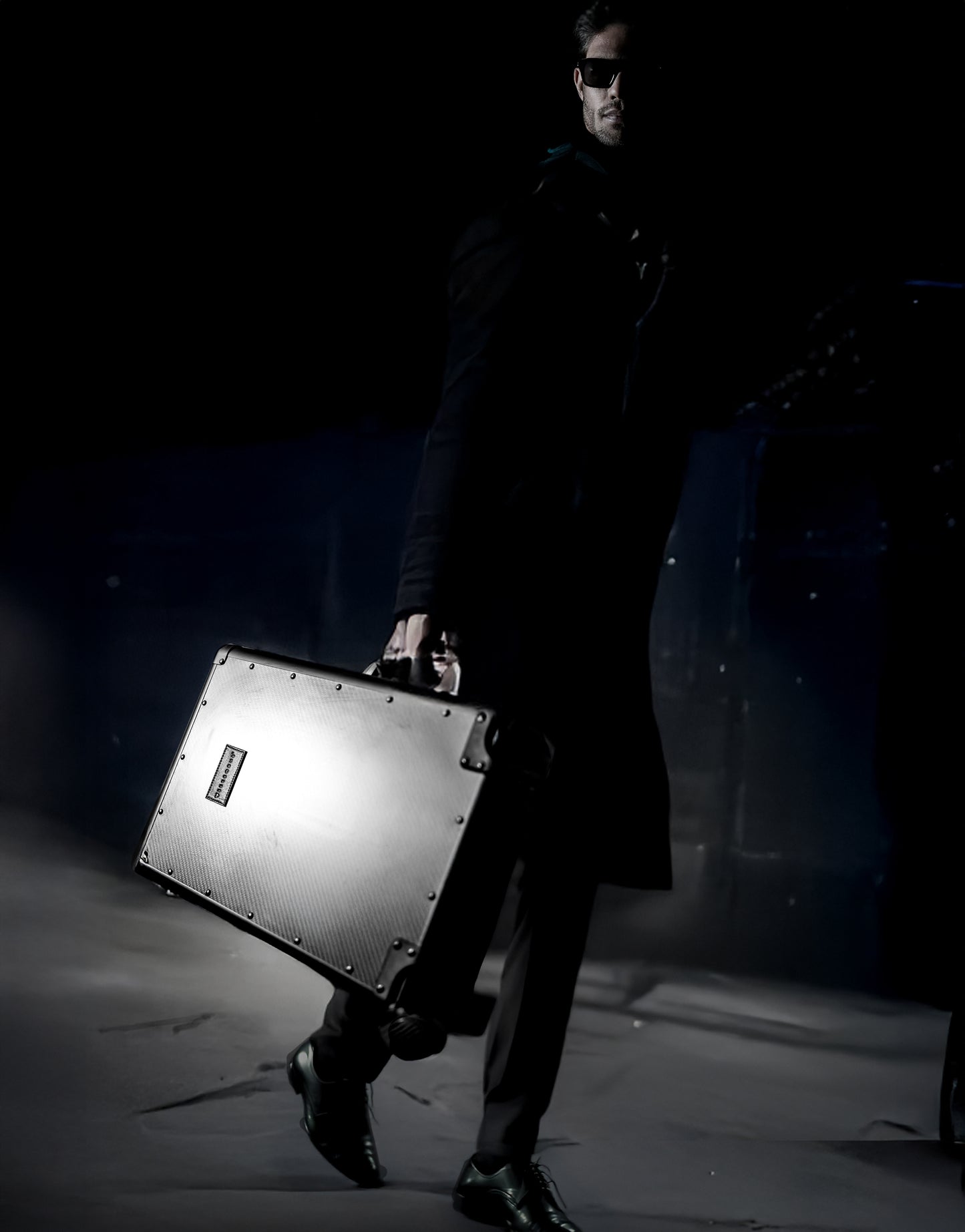 B-2 Carbon Trunk™— Grand 28"