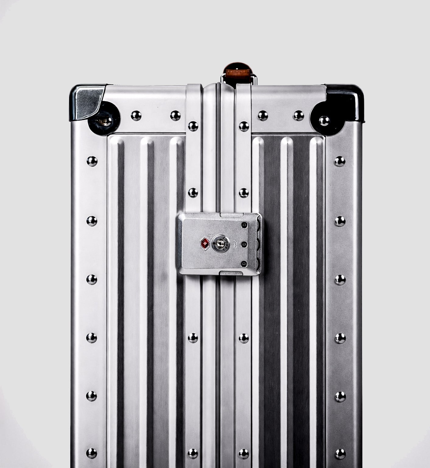 1935 H1 Silver Trunk™ — Grand 26” – SKYBORNE
